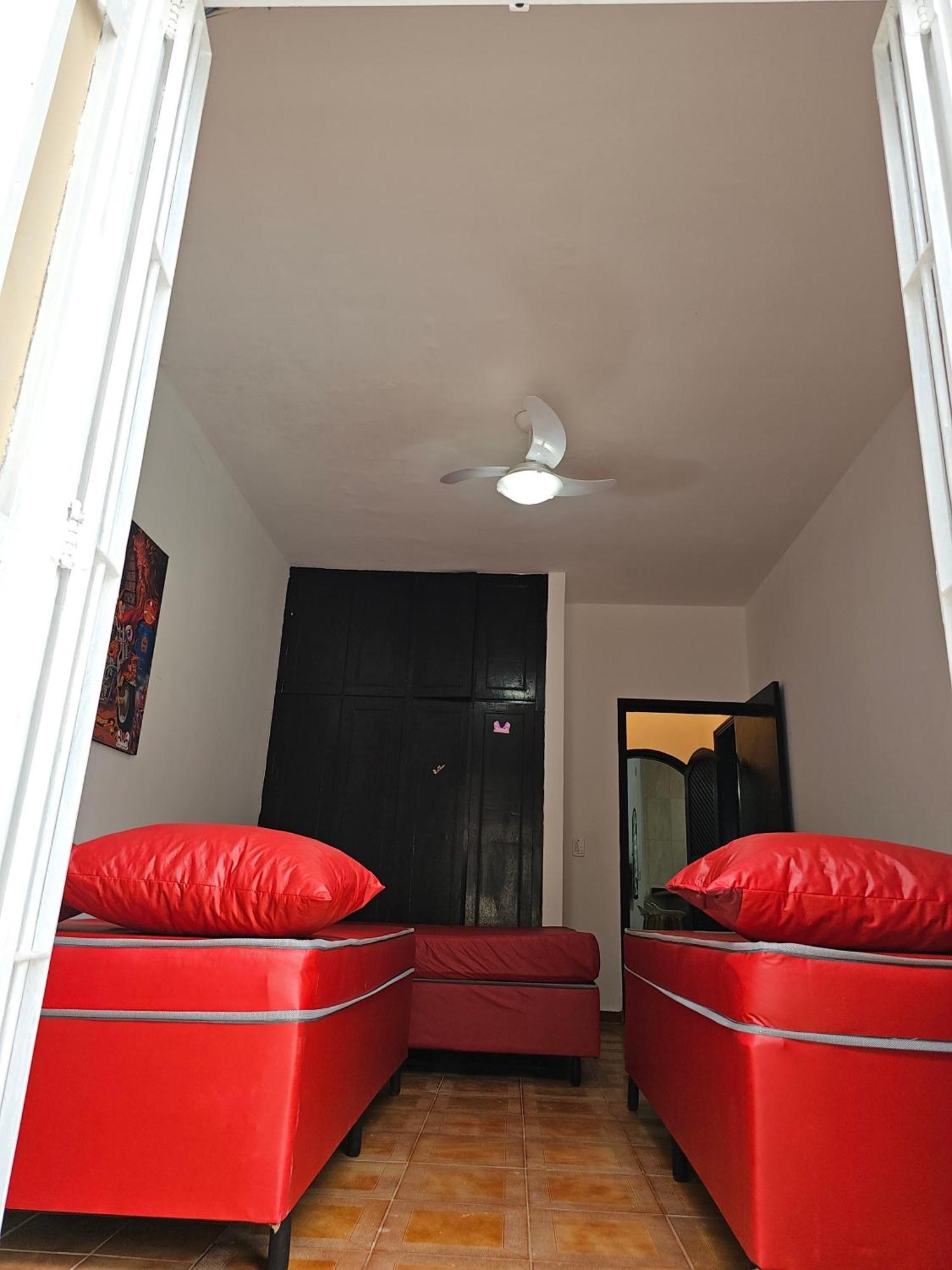 Casa Maravilhosa E Ampla Pe Na Areia Com Piscina, Area Gourmet Com Churrasqueira Em Deck Coberto Frente A Piscina, 4 Quartos Confortaveis E Espacosos, Sendo 2 Suites, Cozinha Americana E Sala De Jantar, Ampla Garagem Para 6 Carros - Mercado Na Rua Da Praia Grande  Exteriör bild