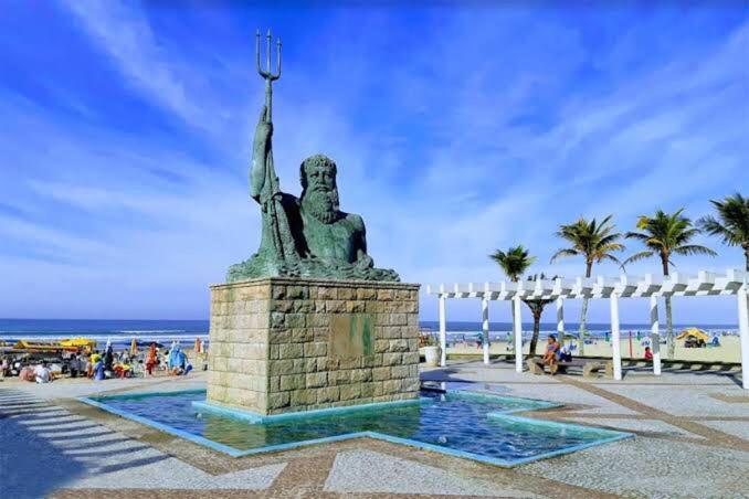 Casa Maravilhosa E Ampla Pe Na Areia Com Piscina, Area Gourmet Com Churrasqueira Em Deck Coberto Frente A Piscina, 4 Quartos Confortaveis E Espacosos, Sendo 2 Suites, Cozinha Americana E Sala De Jantar, Ampla Garagem Para 6 Carros - Mercado Na Rua Da Praia Grande  Exteriör bild
